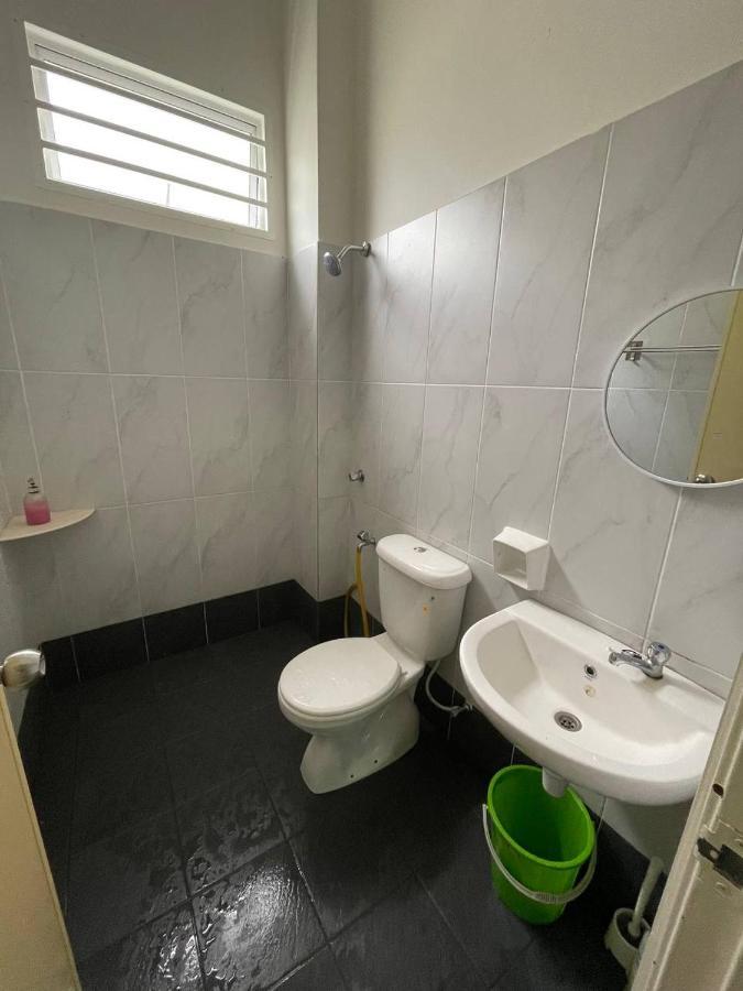 Bungalow Homestay Jasin Perdana Exterior foto